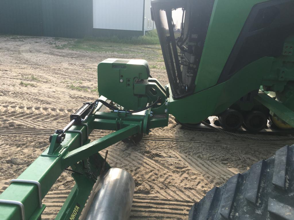 LANSR046K -- Front suitcase weight bracket for John Deere® 8RX tractors with Lankota stalk roller kit