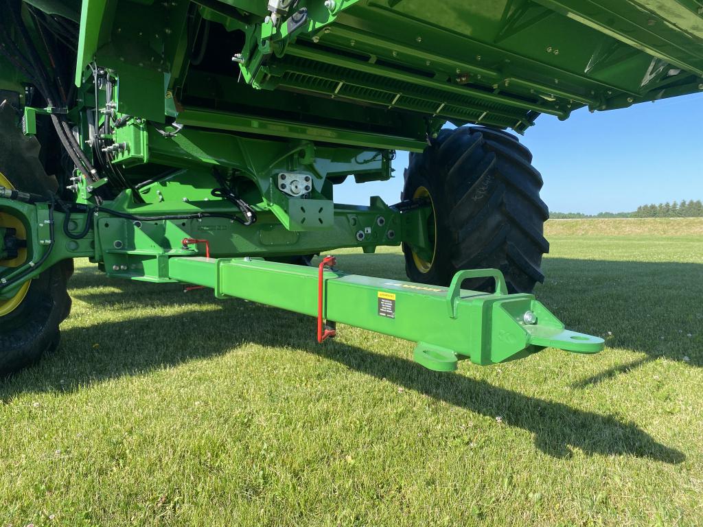 LANTH21387 -- Folding and telescoping hitch for John Deere® X9 Series combines
