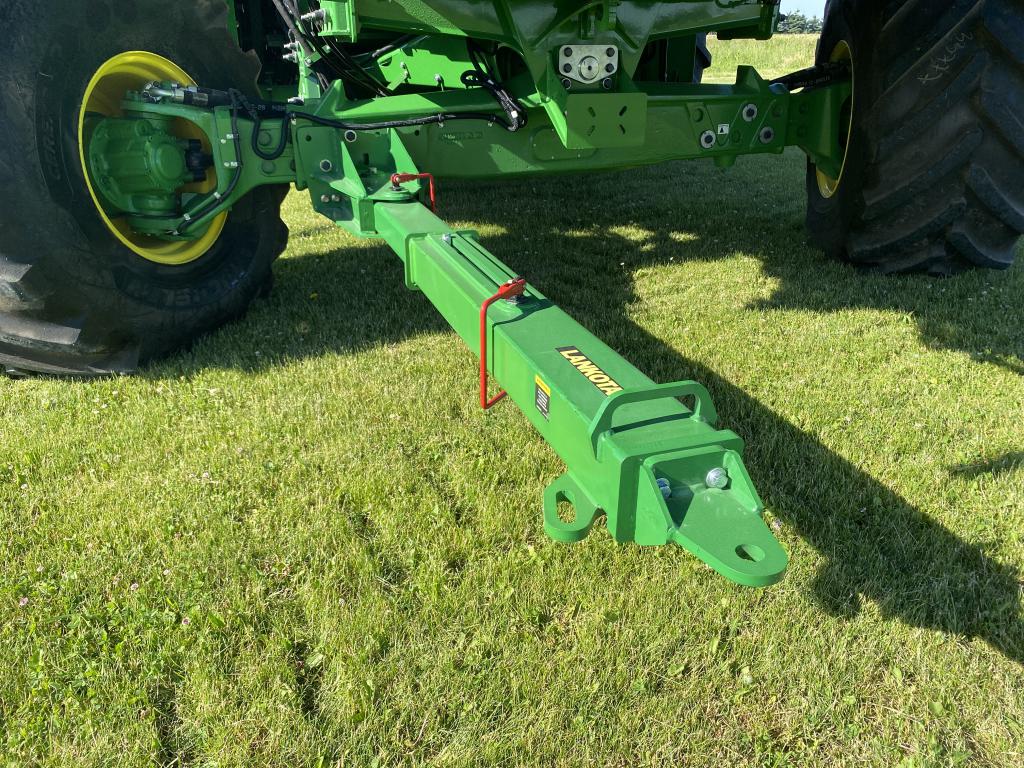 LANTH21387 -- Folding and telescoping hitch for John Deere® X9 Series combines