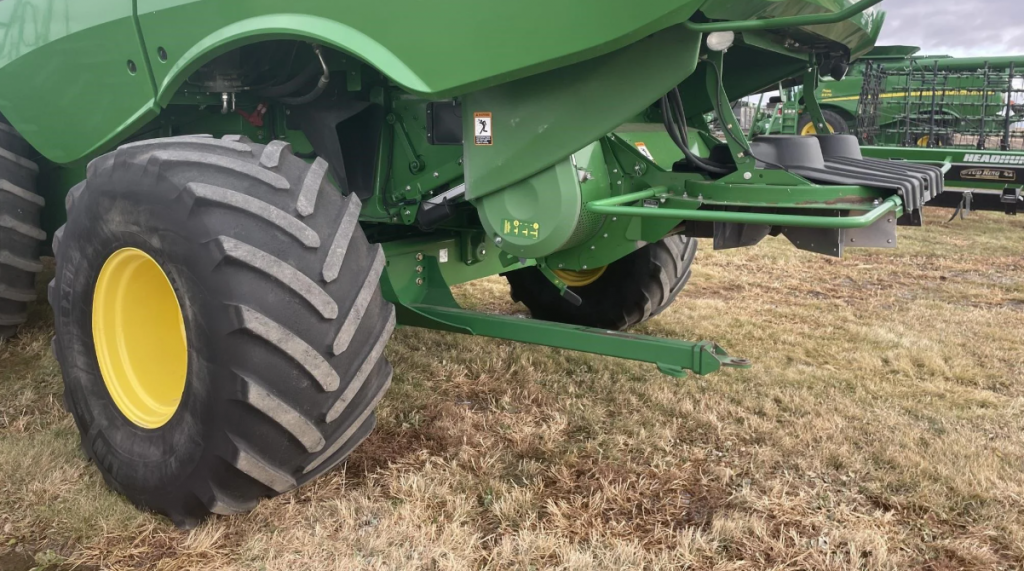 LANTH400 -- Solid hitch for John Deere® 70 and S Series combines