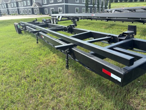 832R -- 32' Header Trailer. Adjustable Angle w/ Suspension