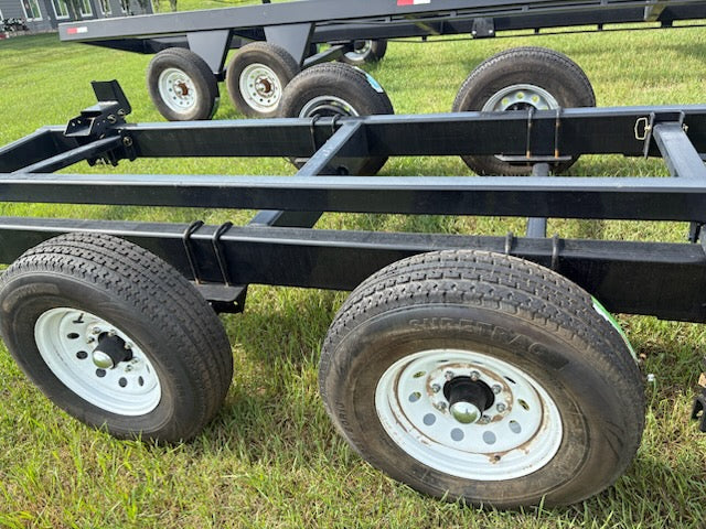 832R -- 32' Header Trailer. Adjustable Angle w/ Suspension