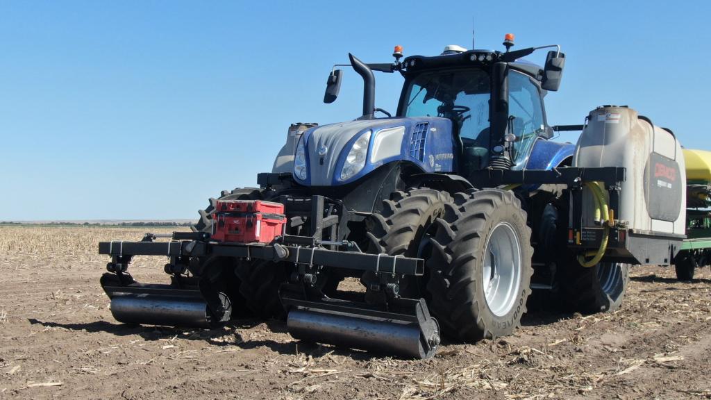 LANSR23498 -- Stalk roller system for New Holland® T8 model tractors