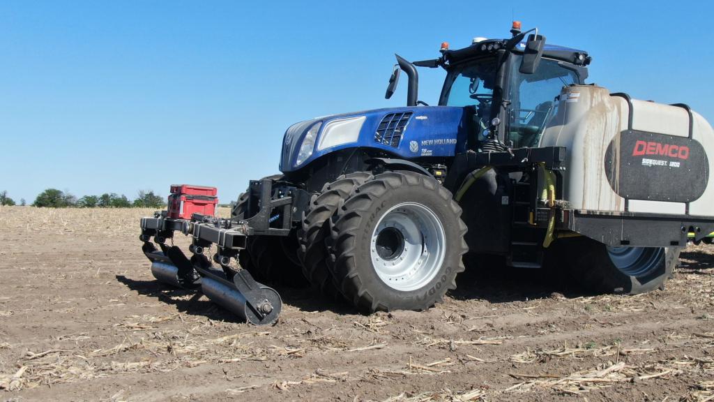 LANSR23498 -- Stalk roller system for New Holland® T8 model tractors